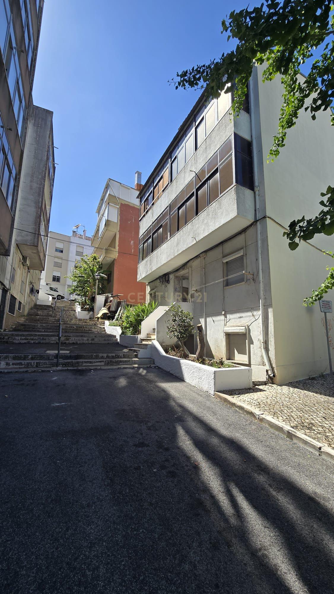 Fotografia 3 de Investidores !!!! Prédio em propriedade Total, com 12 apartamentos, em Encosta do Sol, Amadora