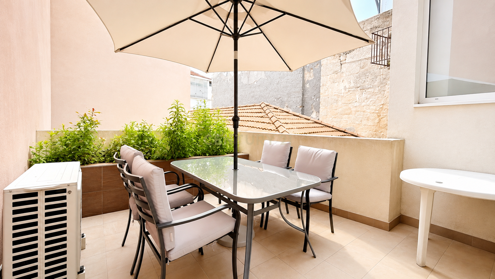 Fotografia 11 de Apartamento T2 com terraço e fachada histórica no centro do Porto