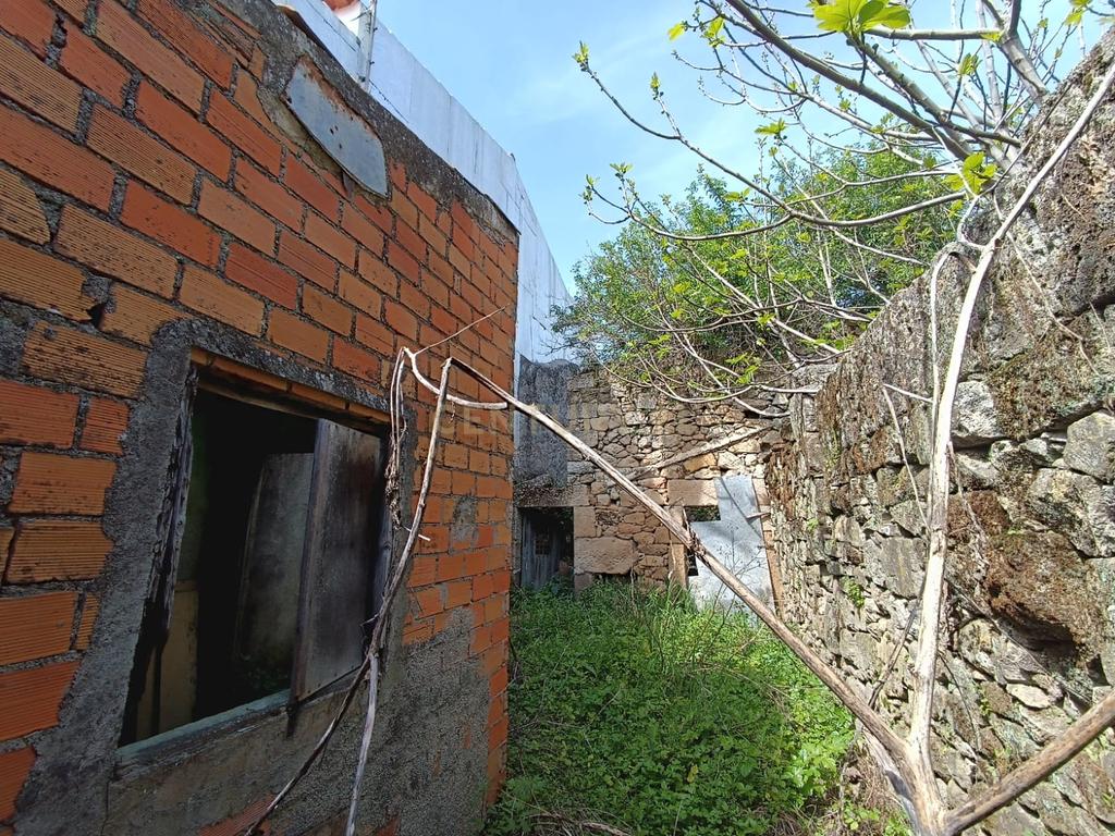 Ruina para recuperação, Alcains, Castelo Branco - Image 2