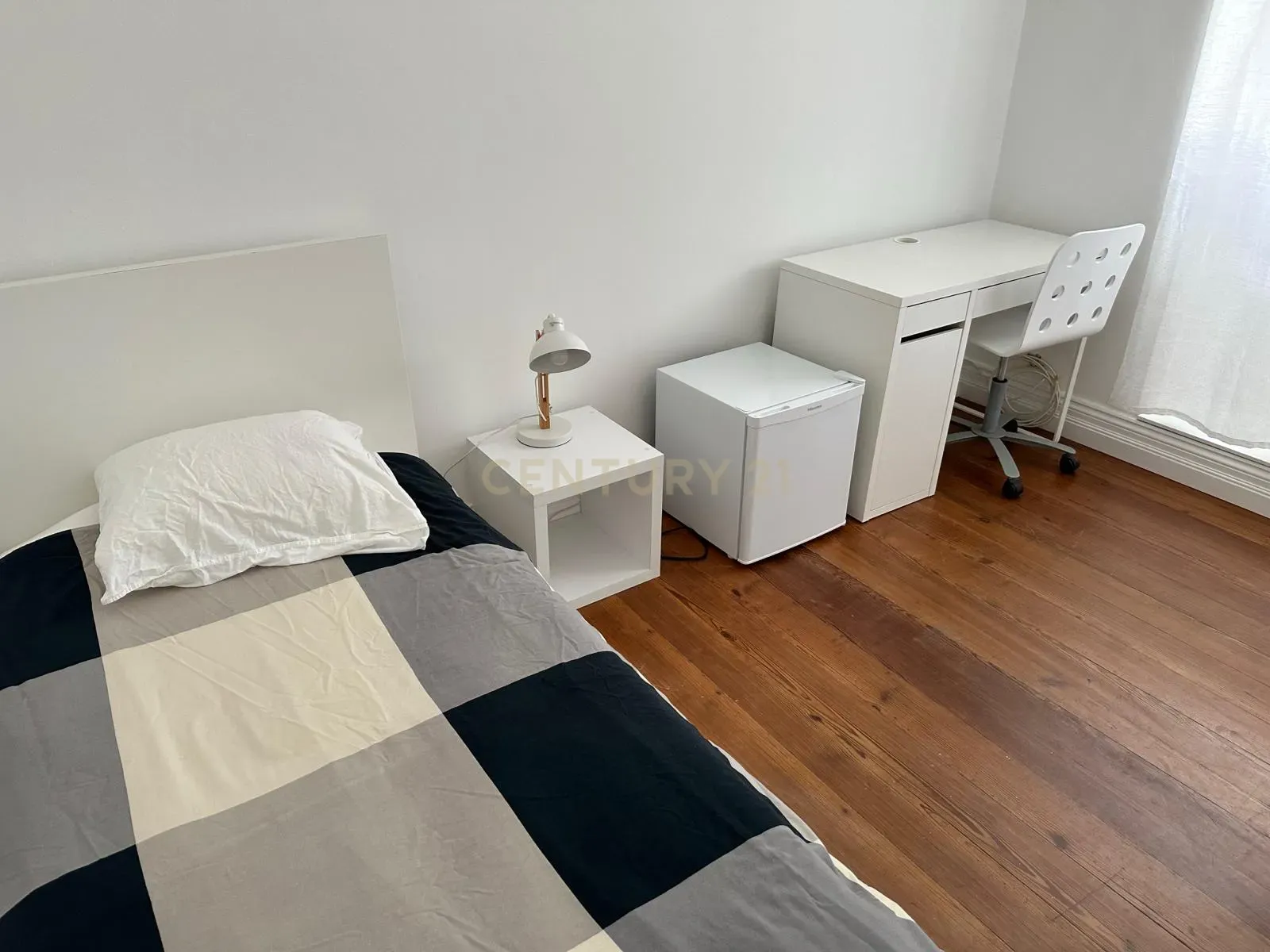 Fotografia 9 de Moradia de 3 Pisos no Centro de Ponta Delgada | 8 Quartos | Excelente Oportunidade de Investimento