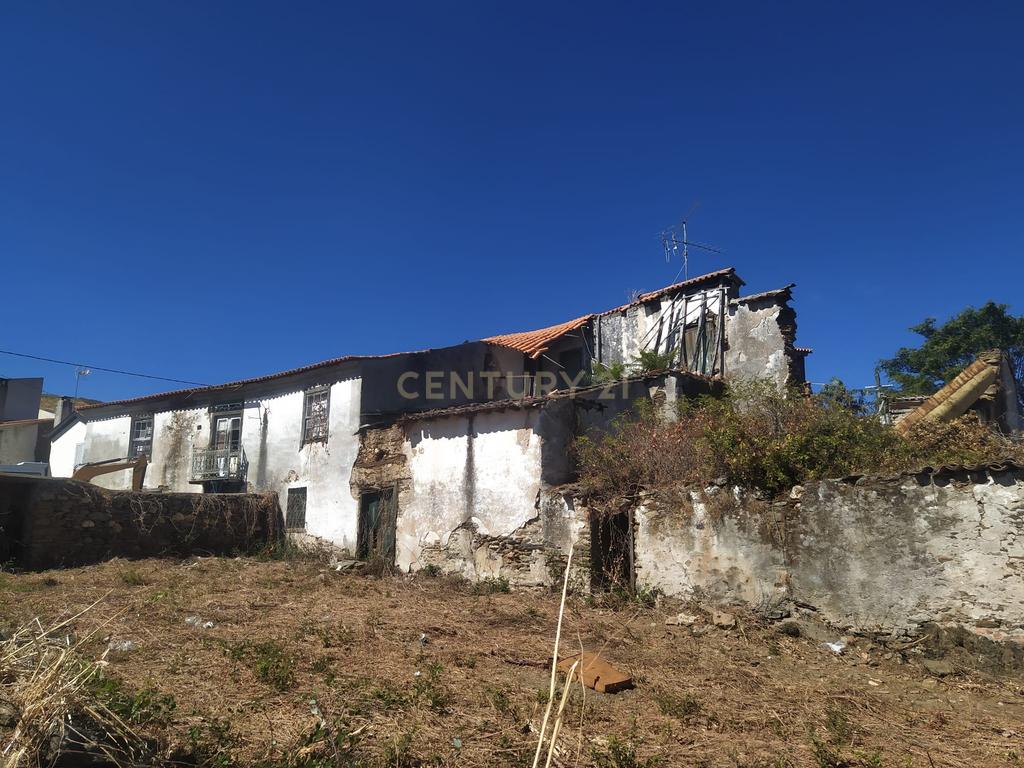 Moradia para reconstruir - Chacim - Image 3