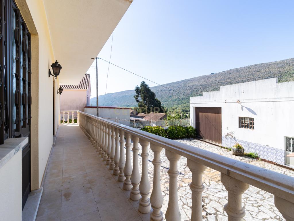CONJUNTO MORADIA, 4 APARTAMENTOS E PAVILHÃO - Image 36