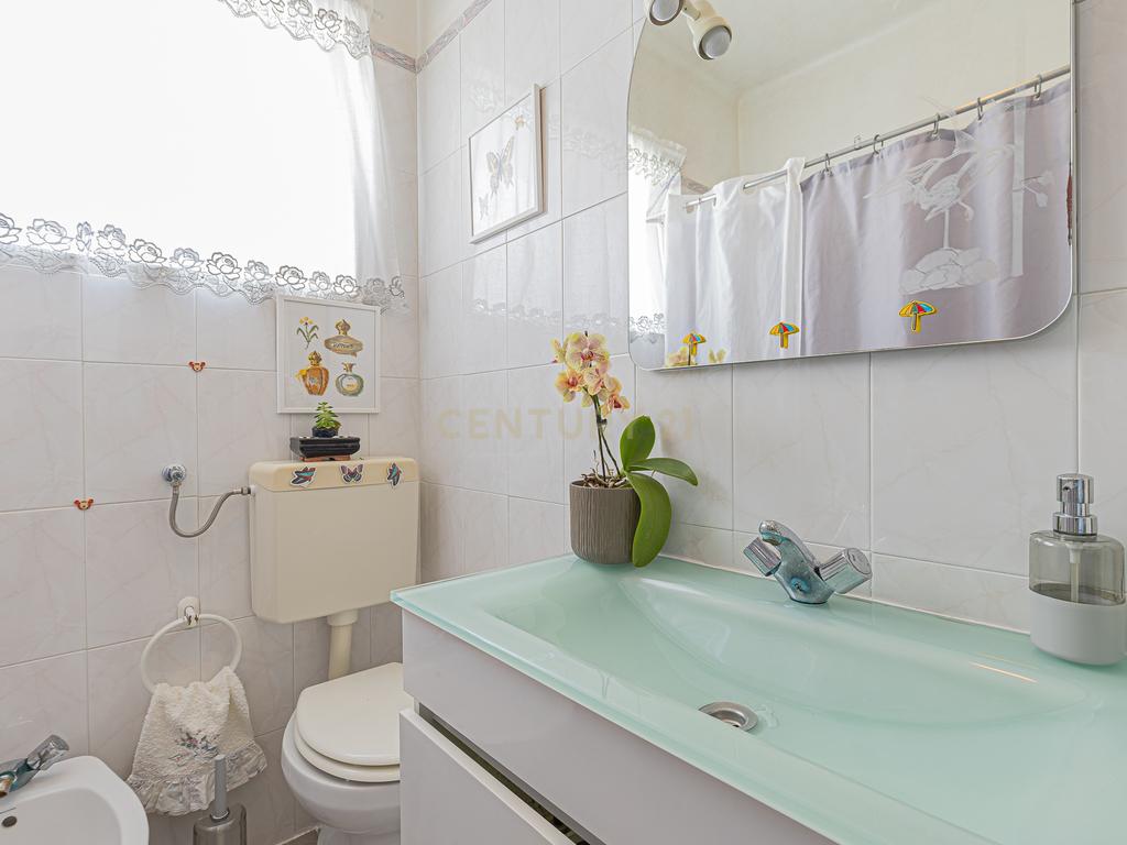 Apartamento T2 parcialmente renovado — Porto Salvo - Image 26