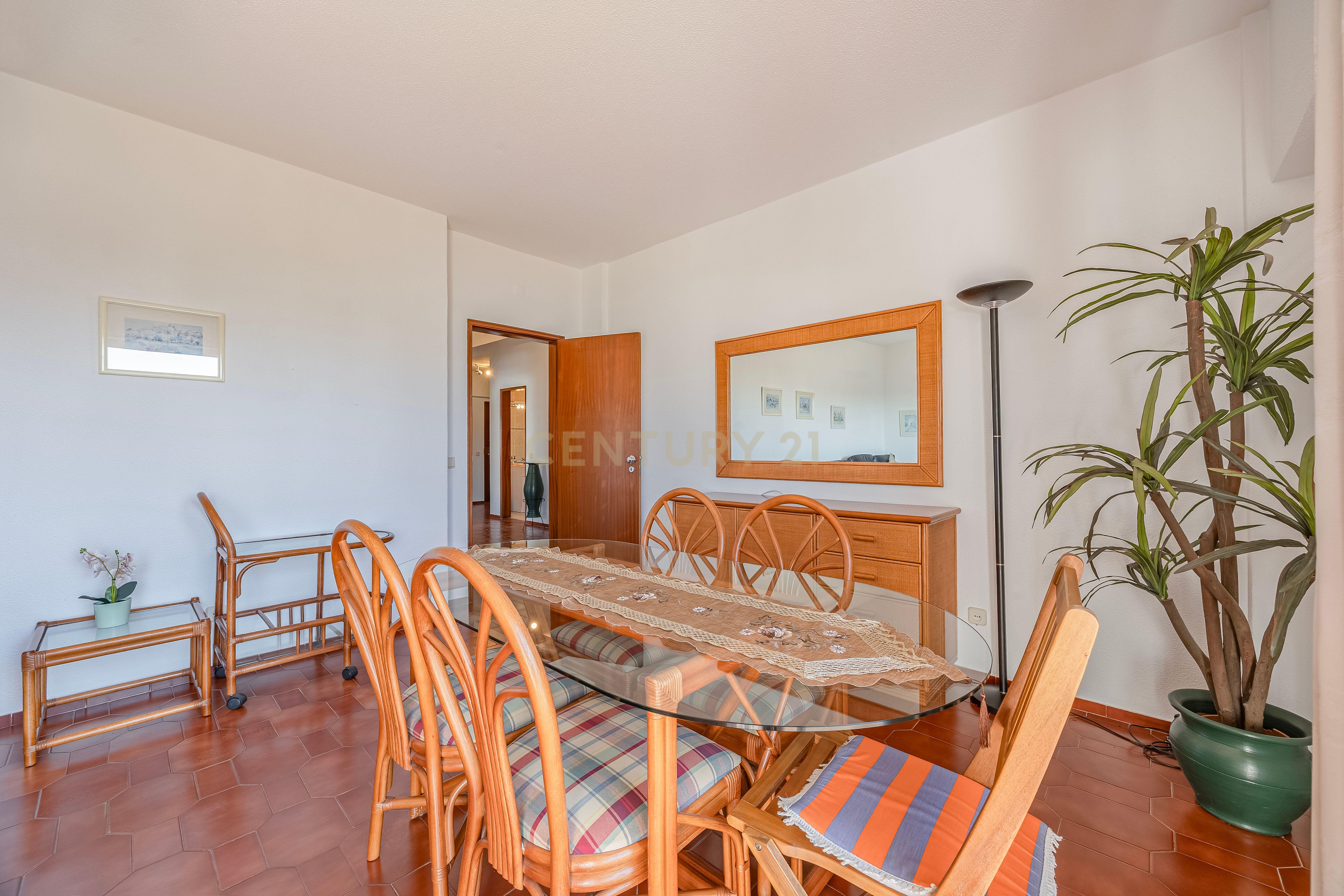 Fotografia 5 de Apartamento T2 Excelente com Duas Varandas e  Exposição Solar privilegiada
