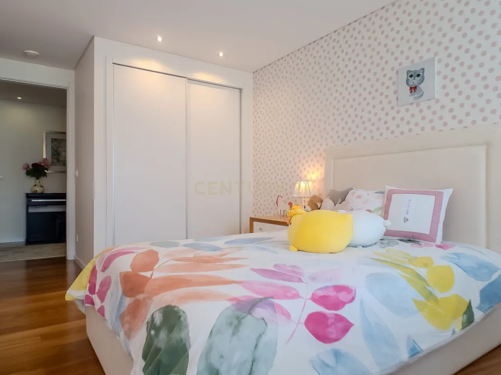 Apartamento T3 com Terraço, Varanda, Garagem | Último andar em Paranhos, Porto - Image 11