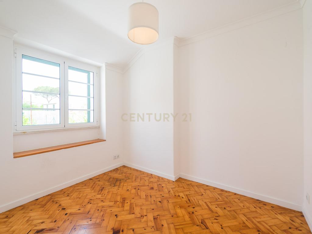 Moradia T3 + 1 Renovada com Jardim e Piscina em Penha de França, Lisboa - Image 41