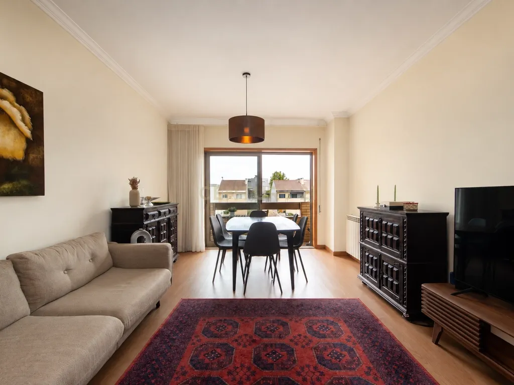 Apartamento T2+1 com Suite, Escritório, Varanda e Garagem | Senhora da Hora - Image 1