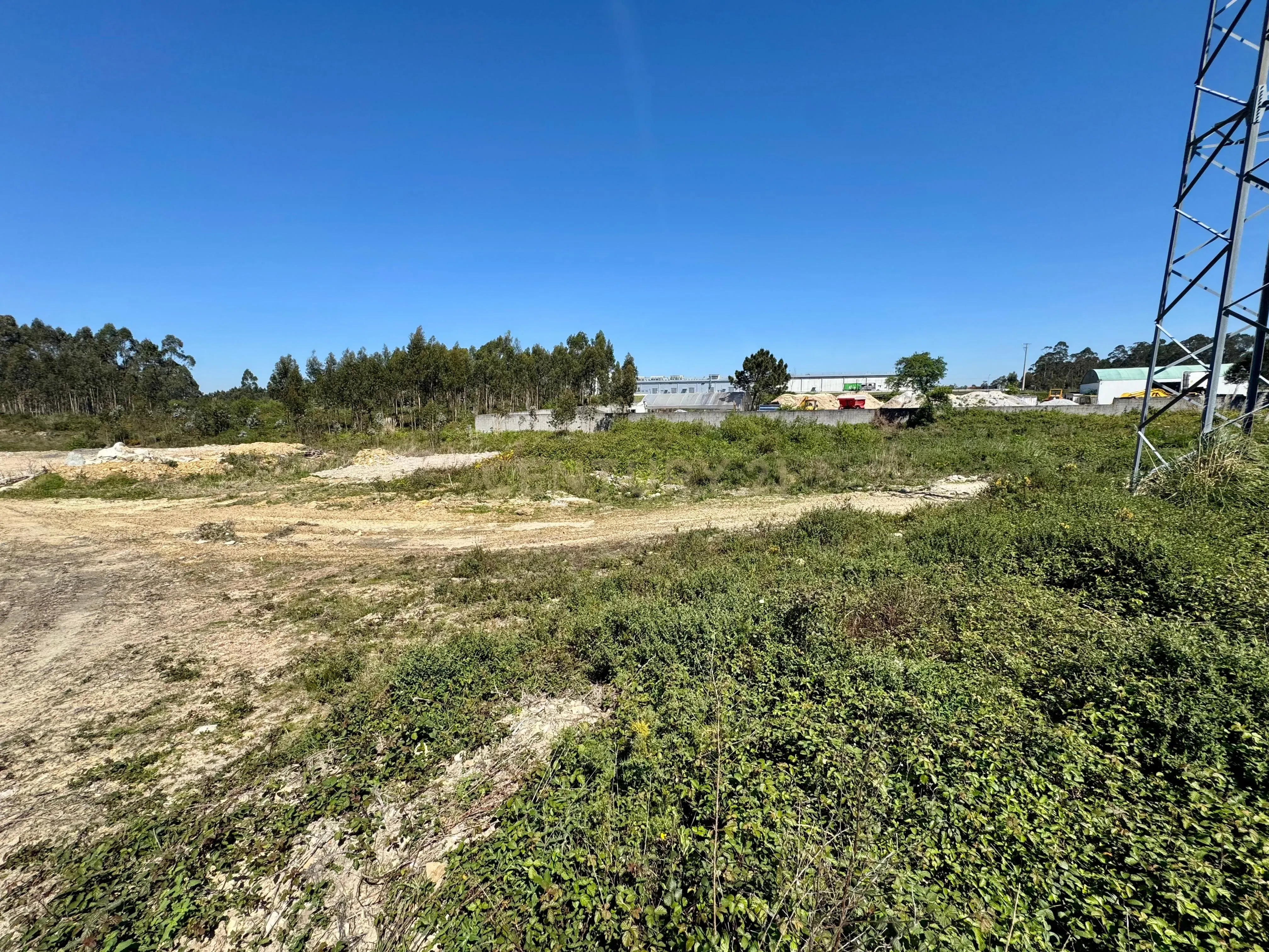 Fotografia 4 de Terreno, com 16 000m², para construção de armazéns, em zona industrial de Laúndos, Póvoa de Varzim