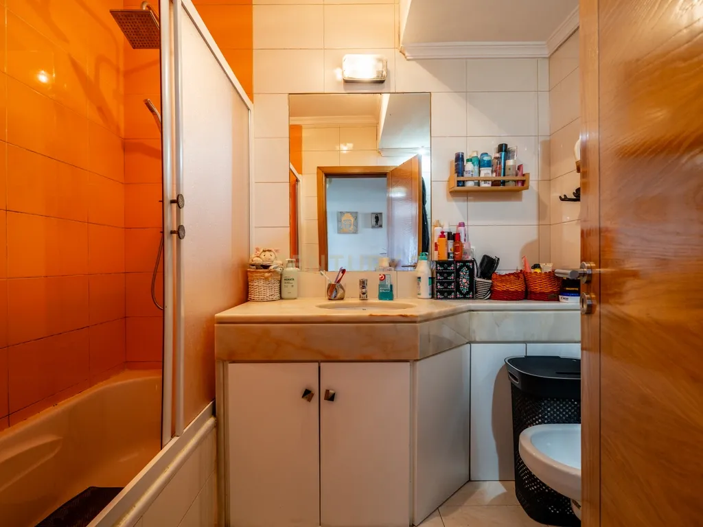 T2 com 99m², varanda generosa e 2 lugares de garagem em Silves - Image 13