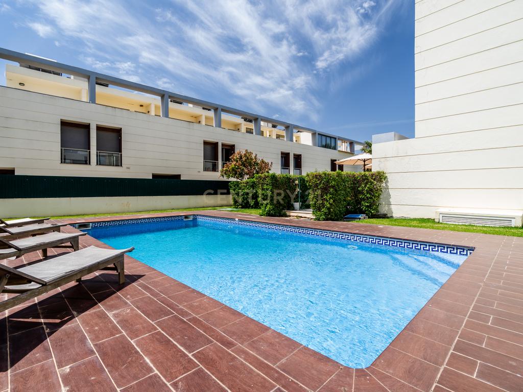 Moradia T2+1 geminada | Piscina - Garagem | Localização: Ferreiras, Centro - Image 14