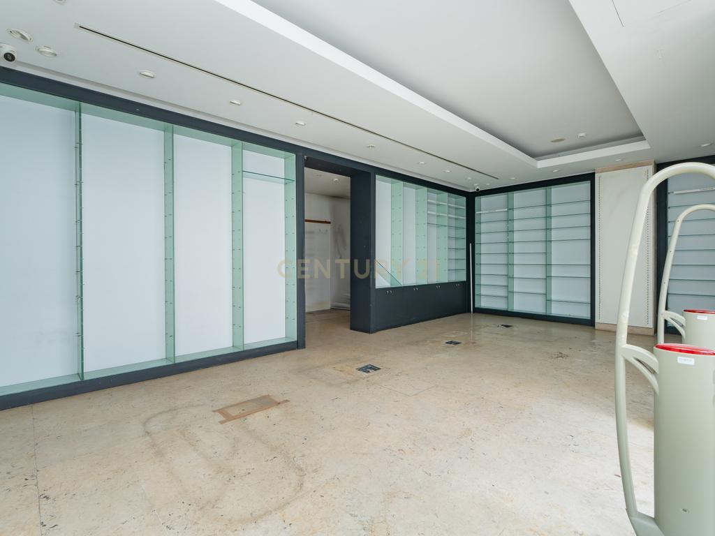 Loja para Arrendamento na Prestigiada Avenida João XXI – Lisboa - Image 2