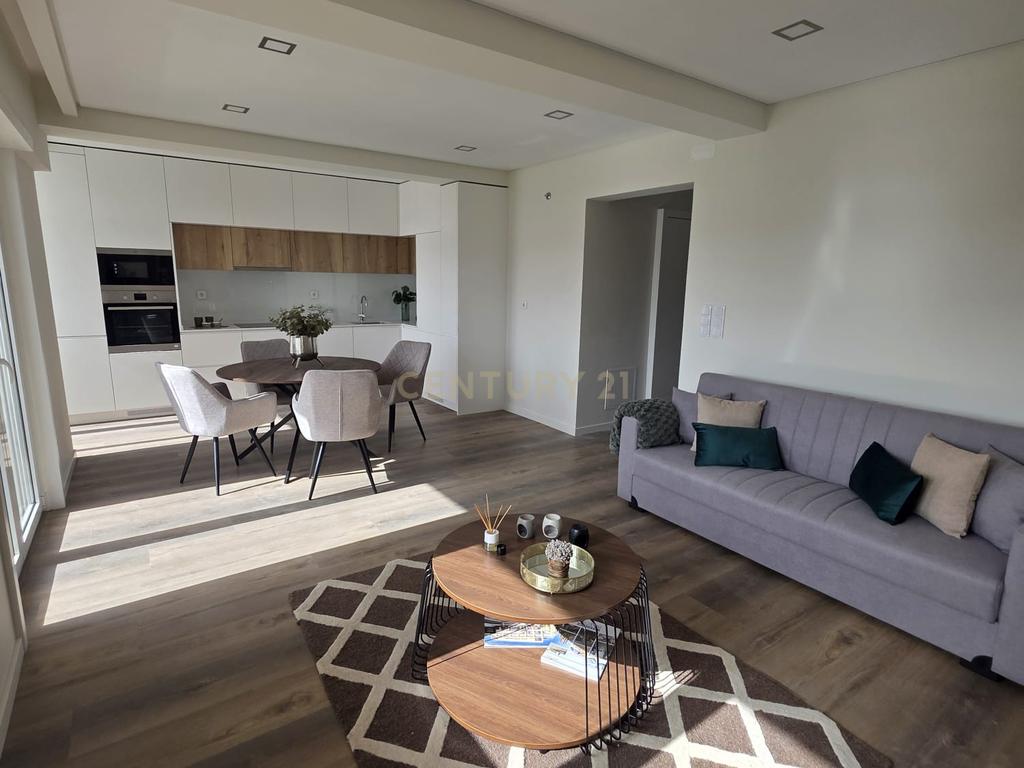 Apartamento T3 Novo em Benfica | varanda aberta | suite | 2 elevadores e 2 Anos de Garantia - Image 5