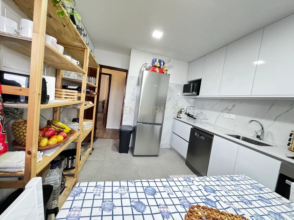 Moradia T3 Renovada em Fragoso - Image 10