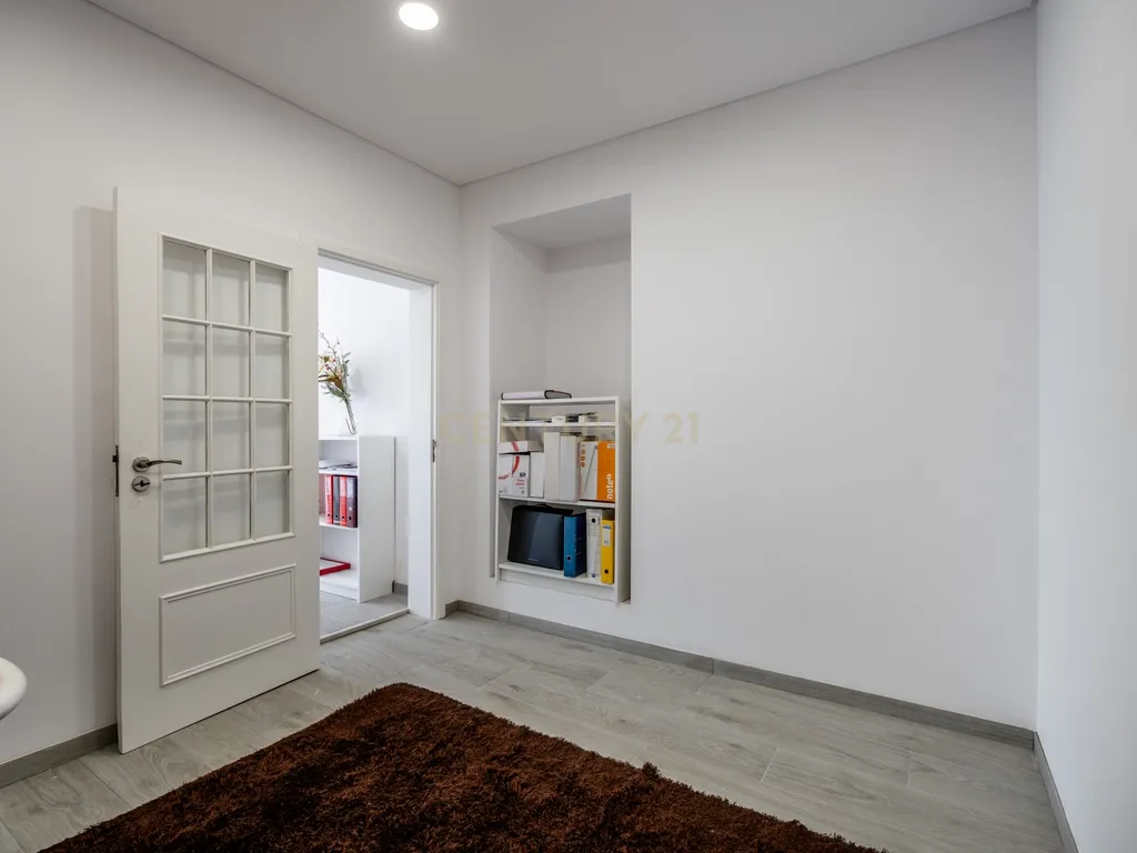 T0+1 Renovado com Armazém de 105 m² e Logradouro Privado em Albufeira - Image 20