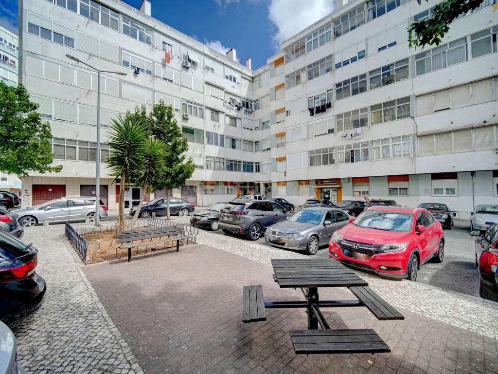Apartamento T3 em Monte Abrãao: Localização e envolvente Privilegiadas - Image 19