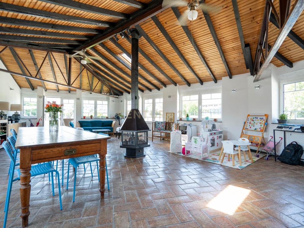 Moradia T7 tradicional em bom estado com varanda coberta, pátio, piscina, terraço coberta, vistas boas e jardim numa localização sossegada perto do centro de Arganil e o rio Alva - Image 41