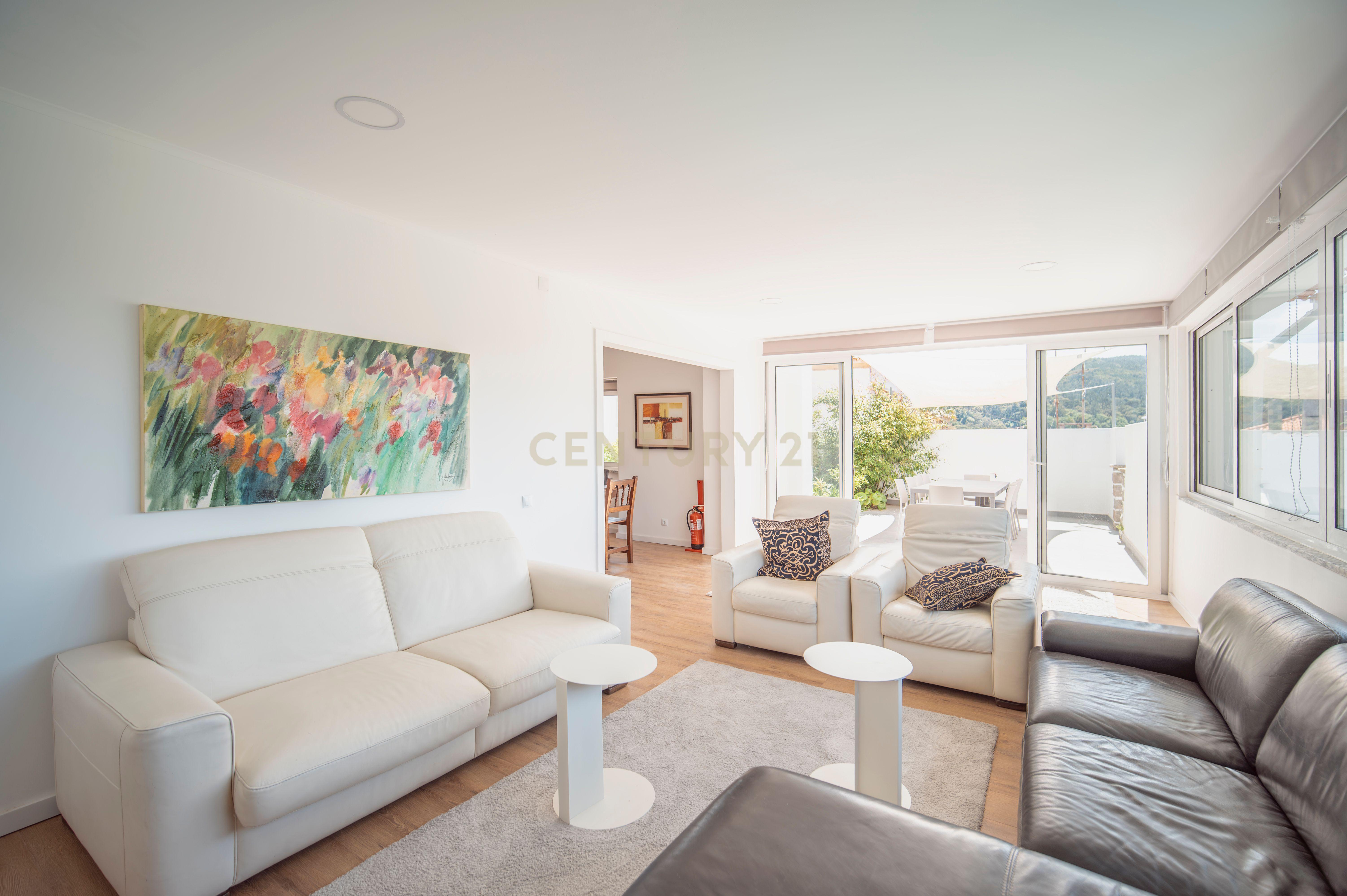 Fotografia 3 de Moradia T5 Remodelada em Galamares – Sintra