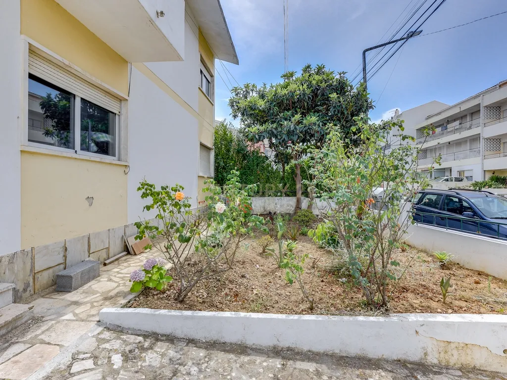Moradia bifamiliar T4+1 em Pinheiro de Loures, com vistas desafogadas, jardim, pátio, varanda e terraço - Image 46