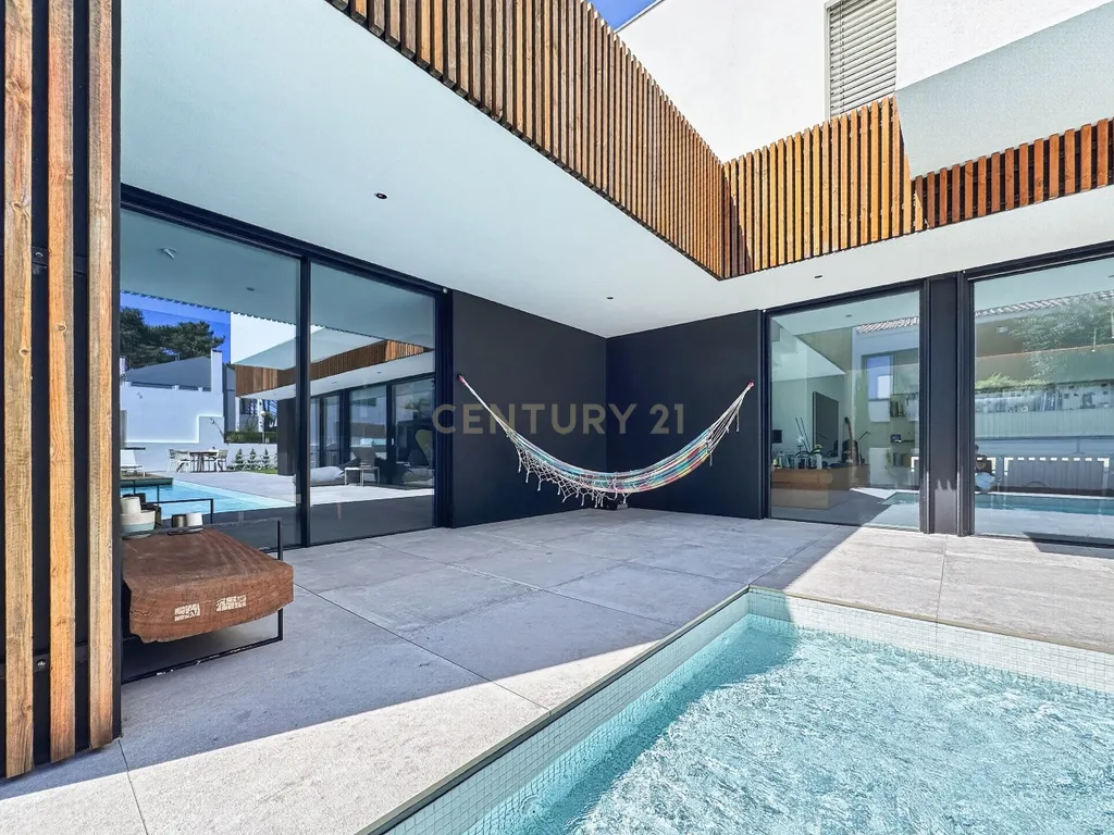 Moradia T3 de Excelência na Aroeira – Conforto, Elegância e Qualidade de Construção - Image 34