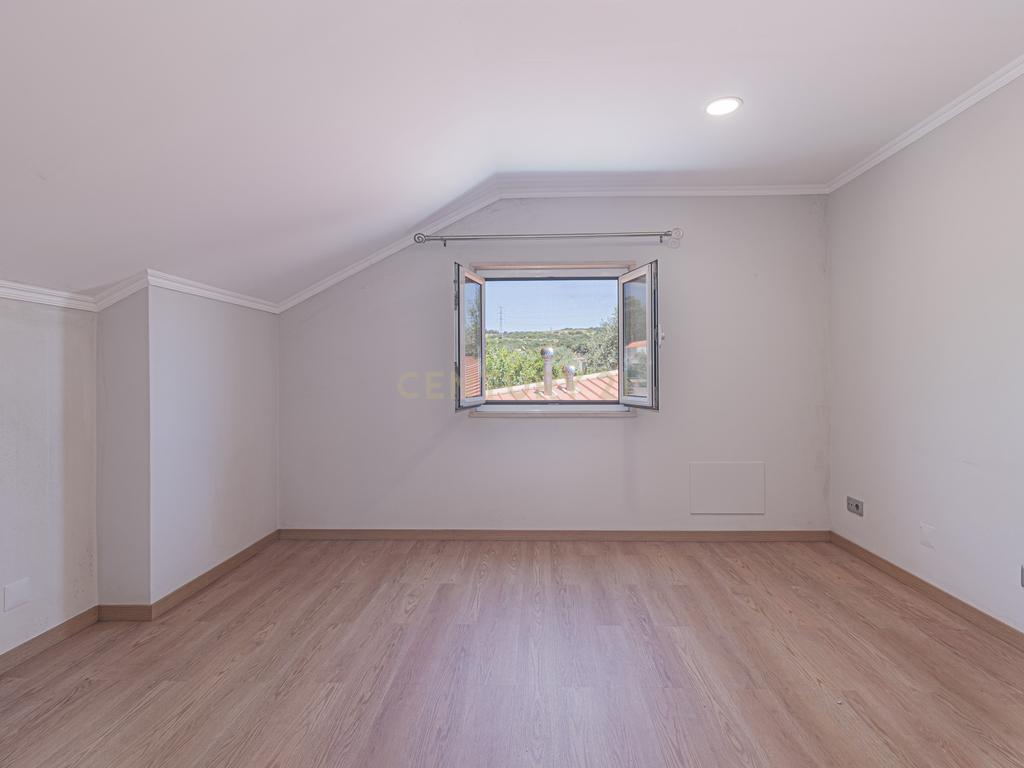 Moradia T4 em Vila Nova - Bucelas - Image 27
