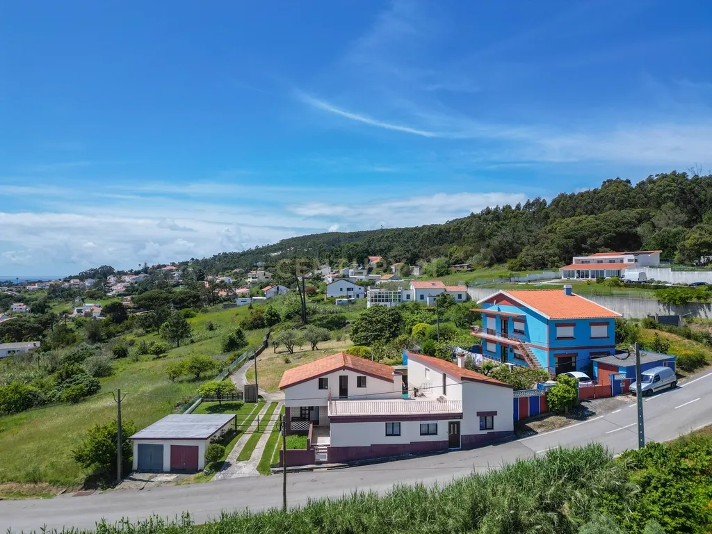 Moradia T4 com Vista Mar e Cidade - Image 2