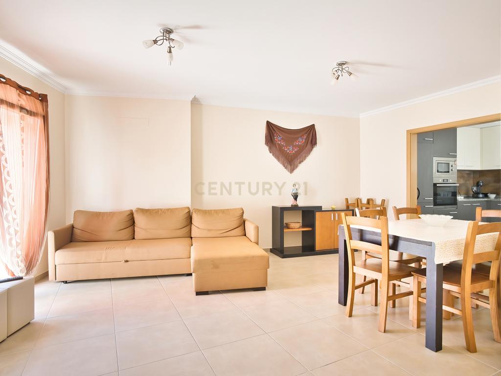 Apartamento T3 Espaçoso e Acolhedor, a Passos do Mar na Nazaré. - Image 4