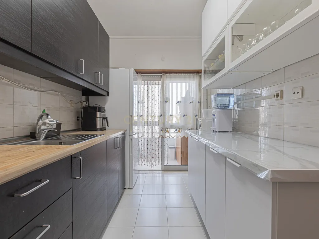 Magnífico apartamento T2 no Feijó - 1 andar com elevador - Image 3