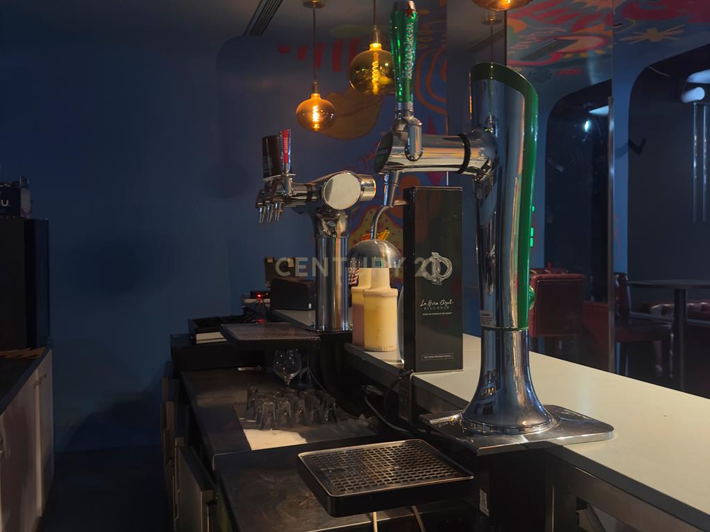 Largo de Santos | Espaço Comercial / Bar / Cafetaria — Sem Trespasse e Pronto a Abrir - Image 18