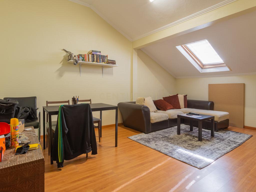 Apartamento Remodelado em Corroios, Seixal T3 + 3, garagem e Terraço - Image 30