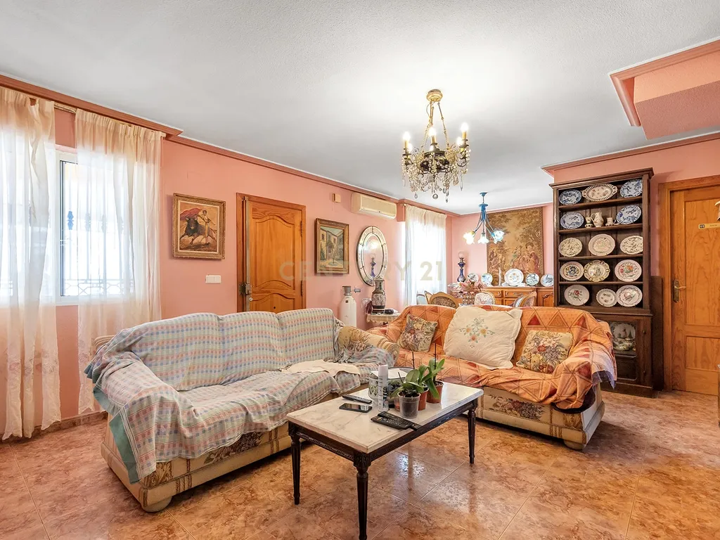 Chalet em Torrevieja, Alicante — Oportunidade de Investimento - Image 14