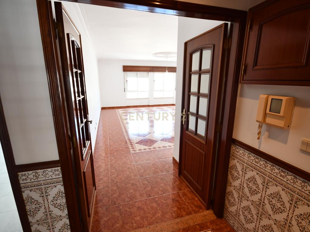  T2  Anta Cacém com  Garagem - Image 7