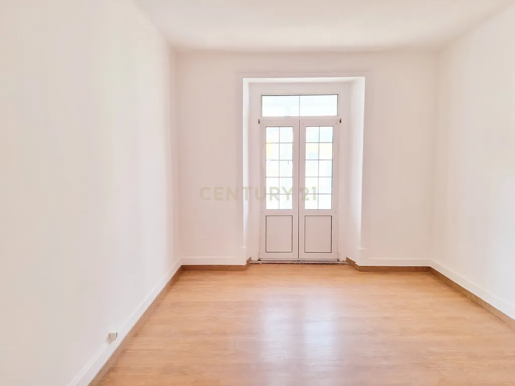 Apartamento T3+2 para Arrendamento em Campolide - Image 12