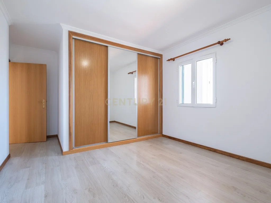 Apartamento T2 para Arrendamento – Centro do Funchal, Ilha da Madeira - Image 21
