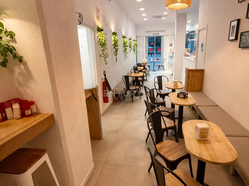 Traspasse de restaurante em rambla prime de Badalona: ativo em funcionamento com esplanada de destaque e retorno imediato - Image 3