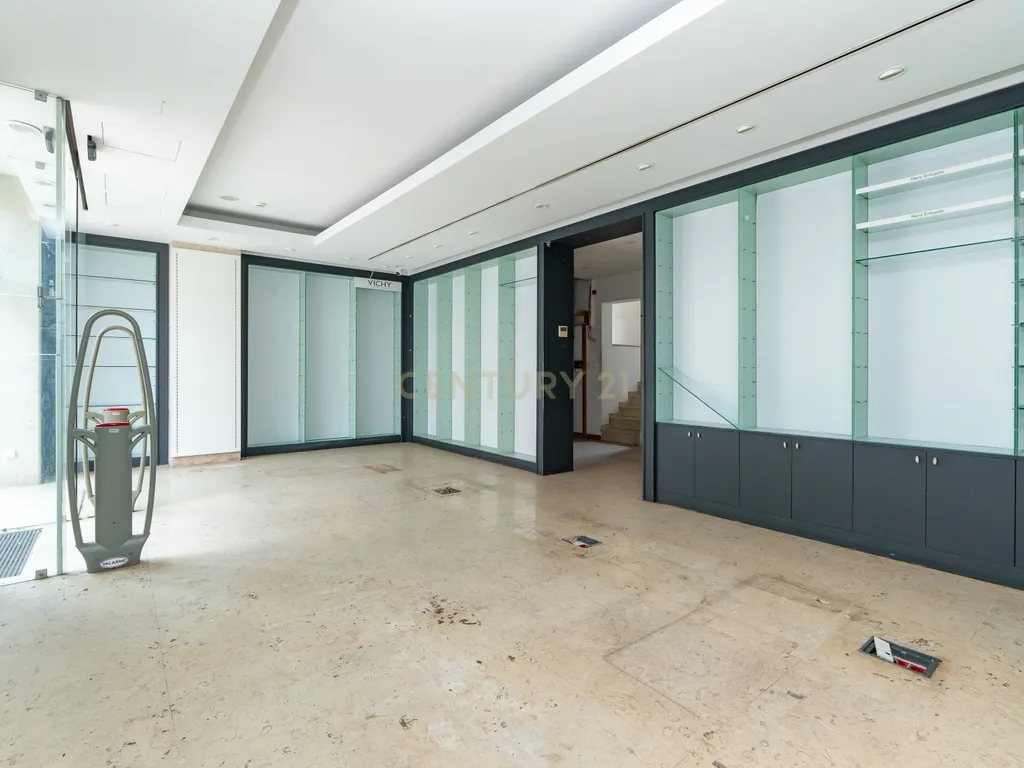 Loja para Arrendamento na Prestigiada Avenida João XXI – Lisboa - Image 1