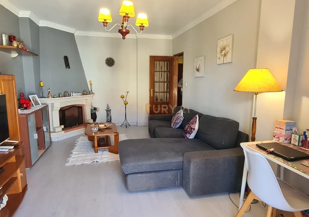 T3 Espaçoso em Excelente Localização- Quinta do Conde - Image 8