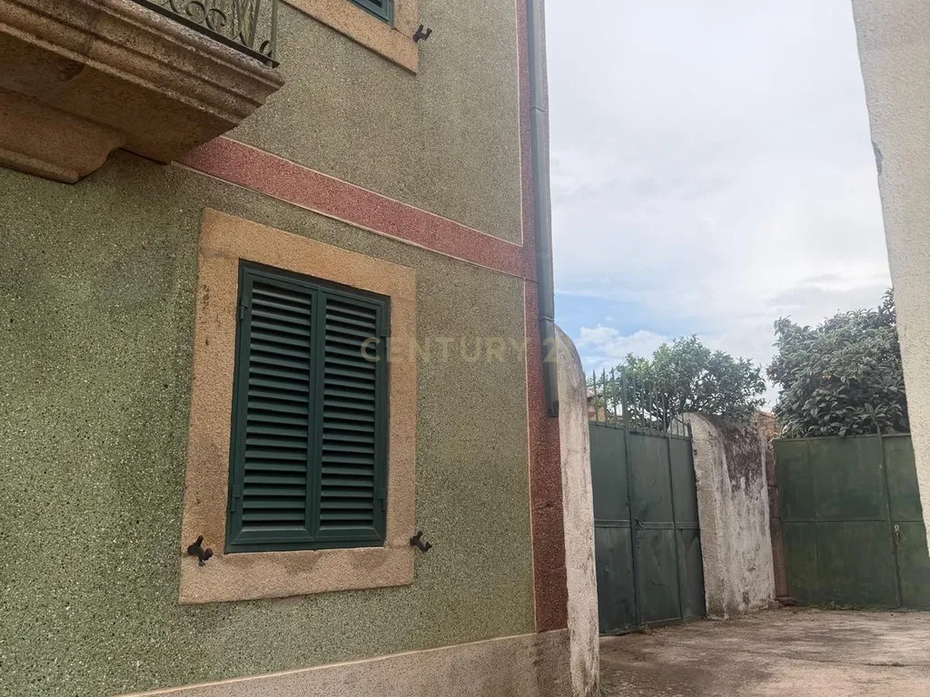 Excelente Oportunidade! Espaçosa Moradia T3 com Terraço em Mata, Castelo Branco - Image 4