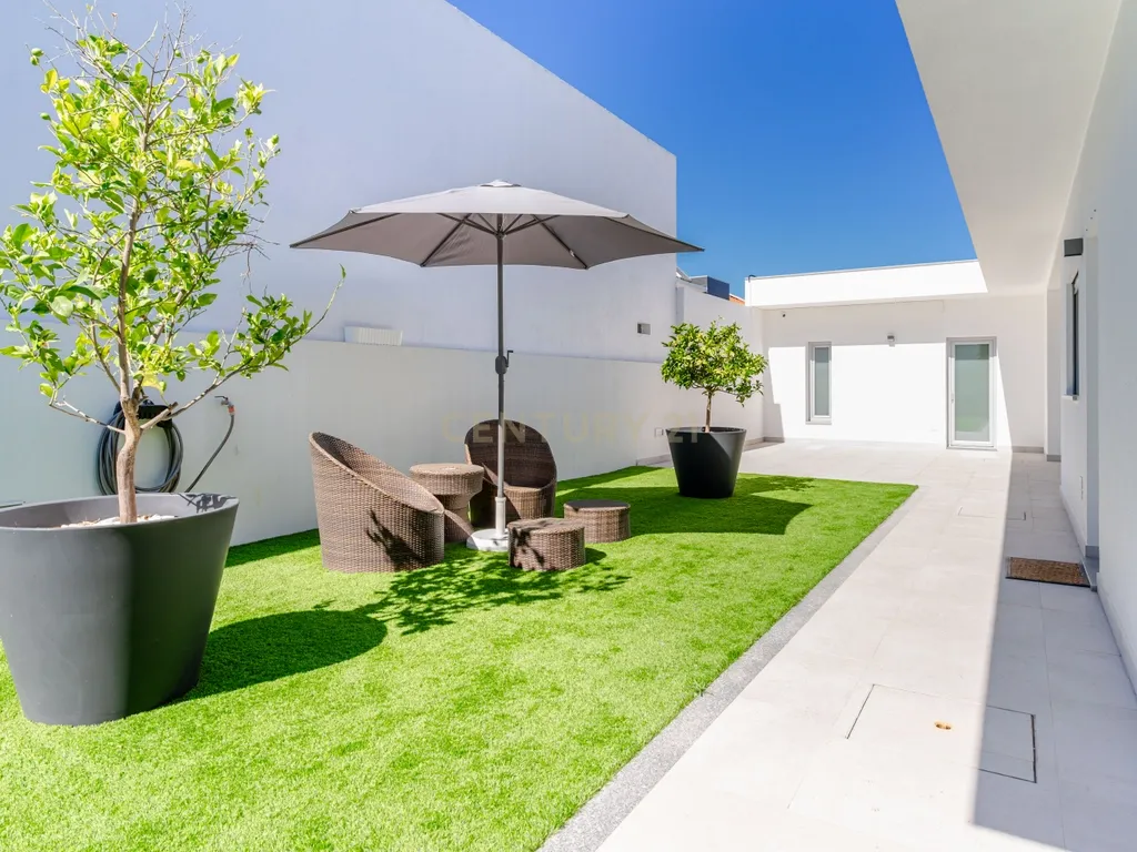 Moradia T4 Térrea de excelência com piscina e casa independente de 50m2 | Quinta da Marquesa - Image 56