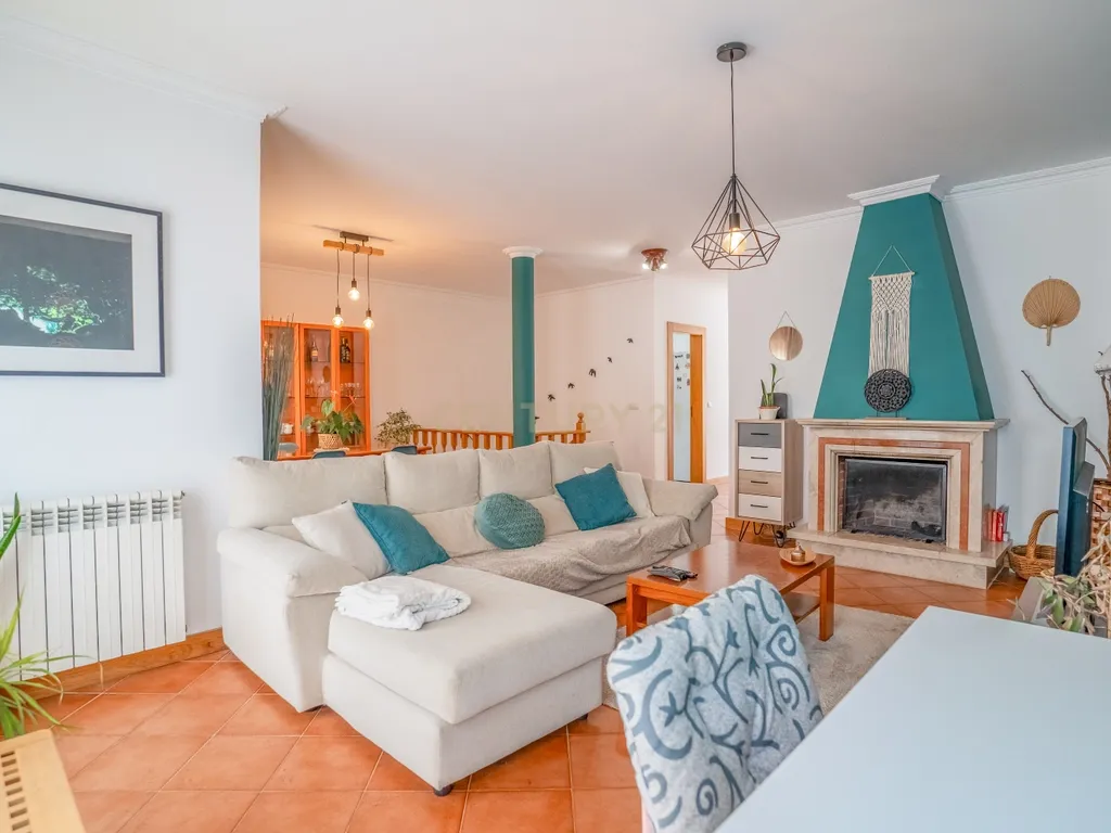 Apartamento T3+1 Duplex| 2 minutos do Centro de Caldas da Rainha - Image 3