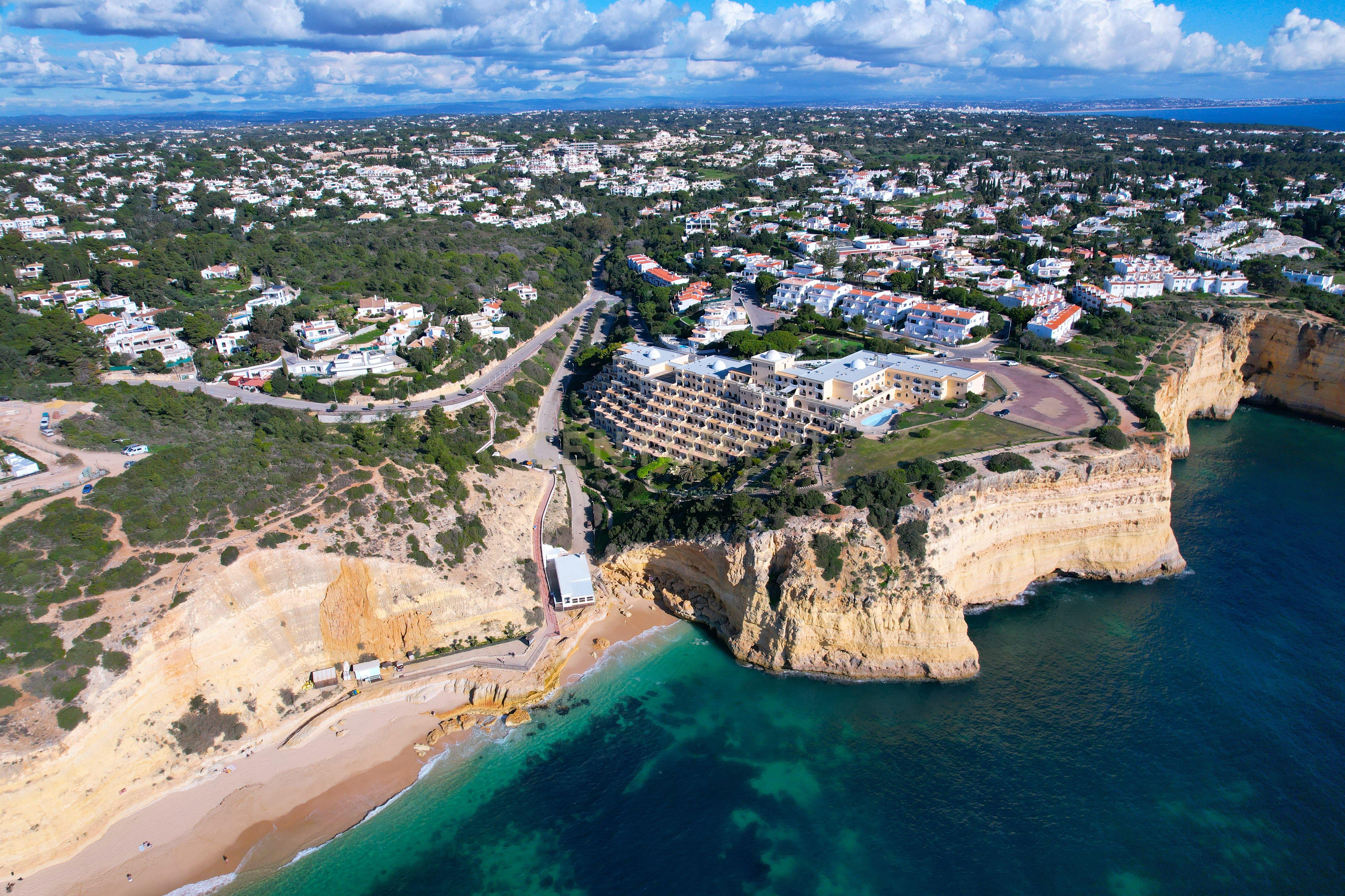 Apartamento T1 em Lagoa com Piscina e Boa Exposição Solar - Image 2
