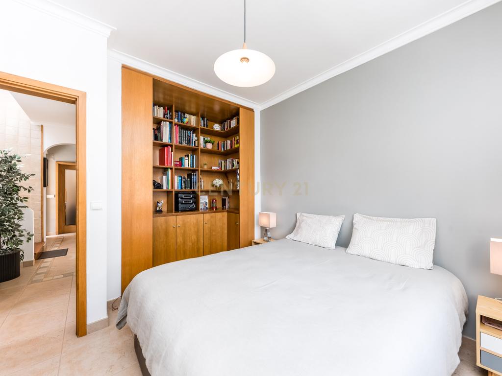 Moradia T4 Isolada com Jardim, em Vale Flores - Viva com qualidade e conforto às portas de Lisboa - Image 11