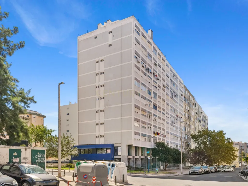 Apartamento Duplex de 7 assoalhadas no Barreiro - Image 6