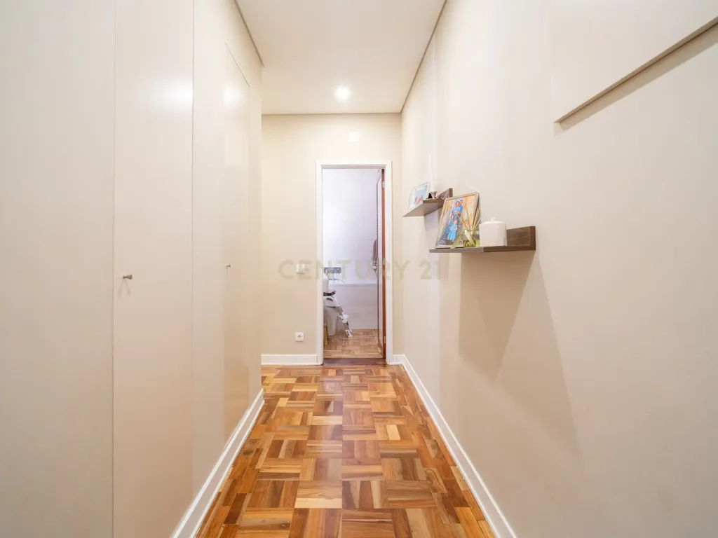 Apartamento T3+1 com logradouro e estacionamento privativos e sótão independente rentabilizado – Bairro Norton de Matos - Coimbra - Image 26