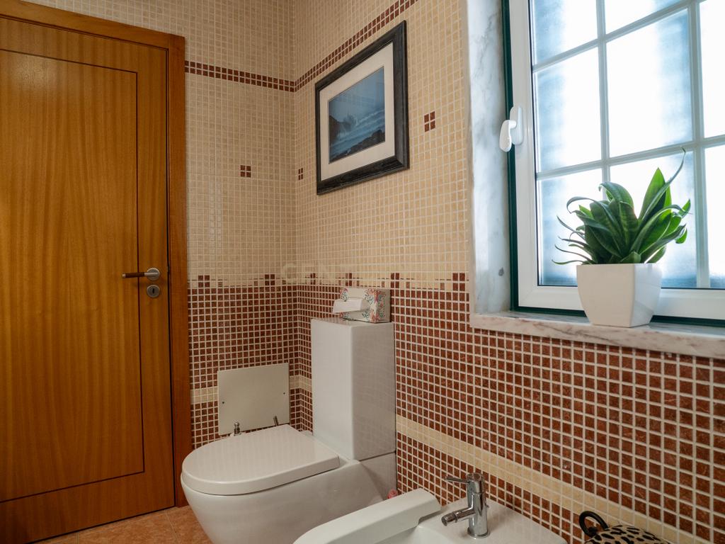 🏡 Moradia T5 como nova na Encarnação – Tranquilidade e vista desafogada! - Image 38