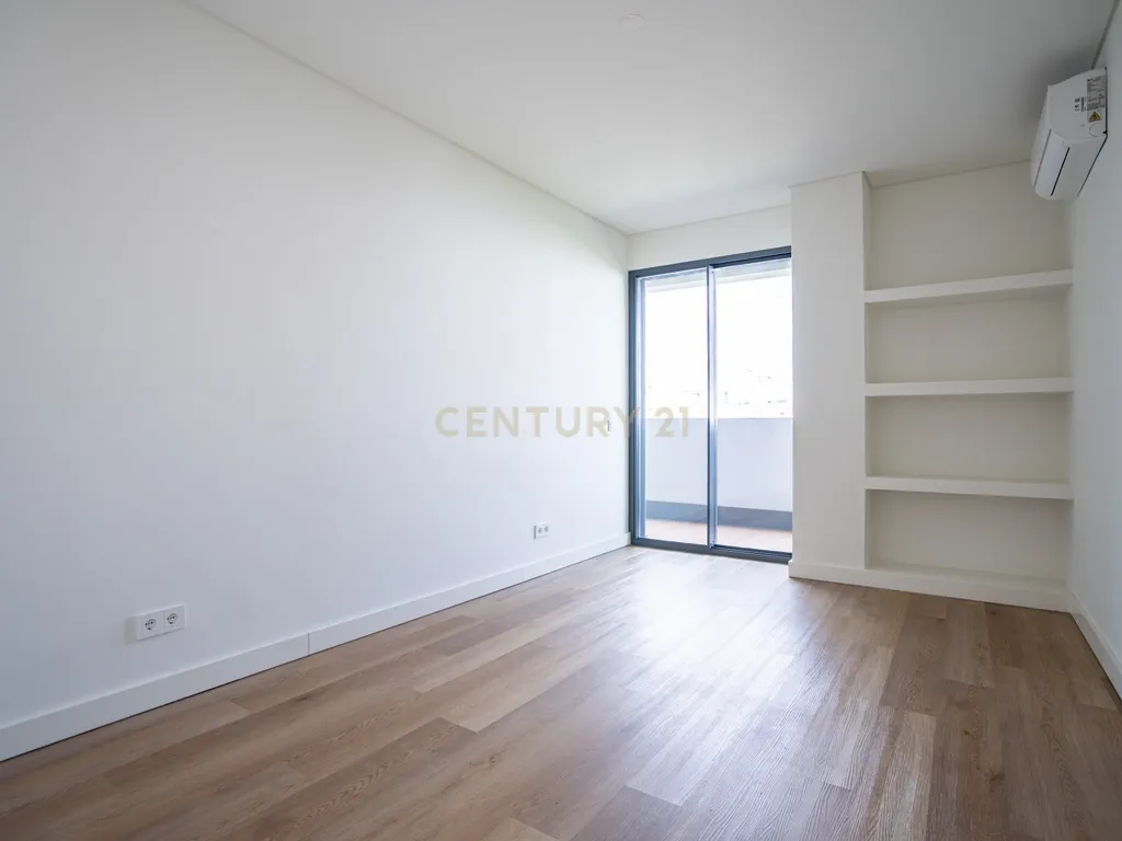 Exclusivo T3 no Terraces Mirear com Varanda, Piscina, Ginásio e Sauna – Miraflores - Image 20
