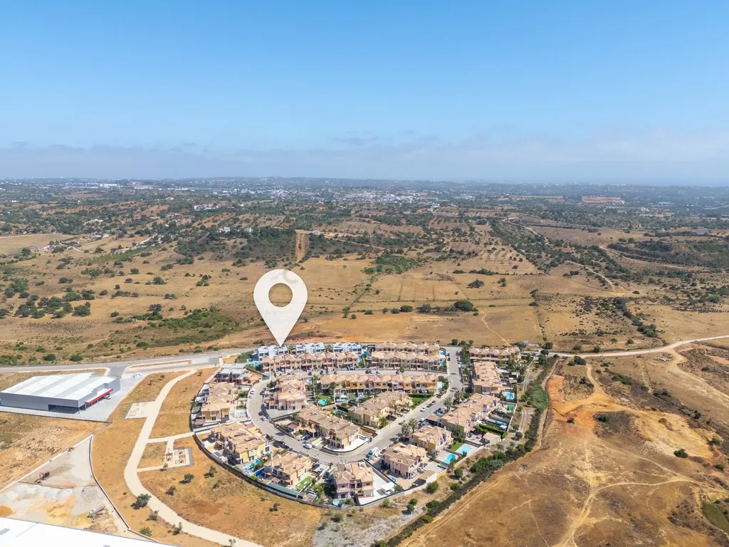 Moradia T3 + 1 Moderna com Piscina e Acabamentos de Luxo – Algoz - Image 34