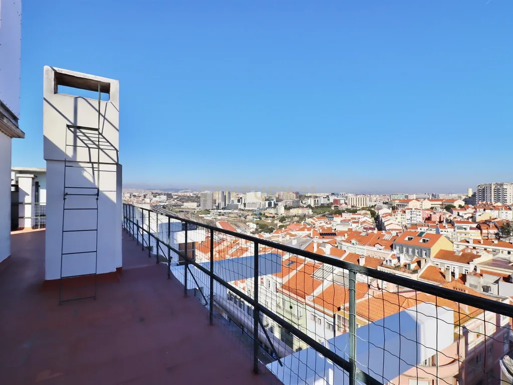 Apartamento T6 com Terraço e Vista 360º em Campolide - 314m² - Image 36