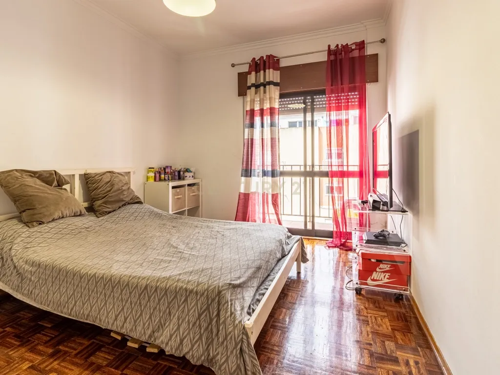 Apartamento T3 com Varanda na Quinta do Conde – 3º Andar - Image 21