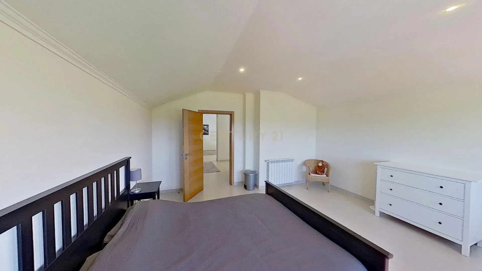 Moradia T3+1 em Alenquer com Vista Panorâmica e Piscina - Image 36