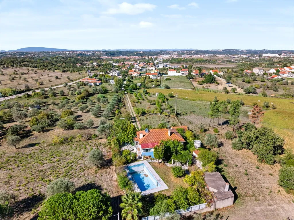 Moradia com 5.100 m² de terreno e vista para o Castelo de Tomar - Image 60